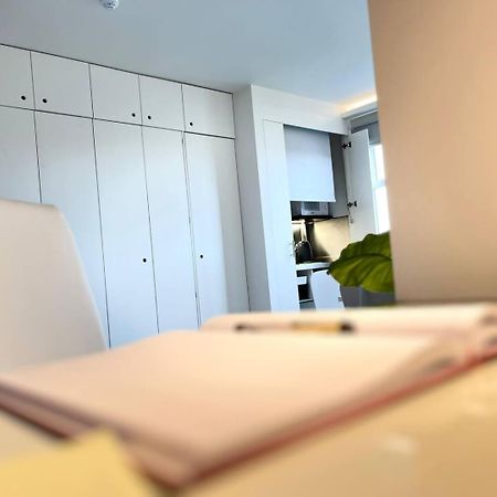 Apt 12 Luxury Living Chic Studio Steps From Beach برايتون المظهر الخارجي الصورة