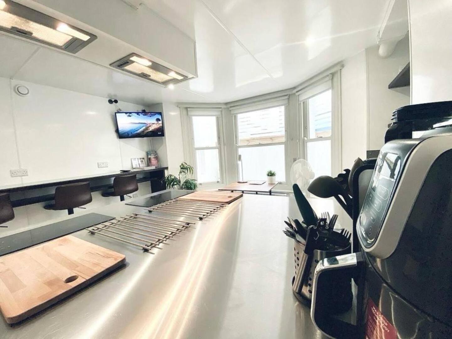 Apt 12 Luxury Living Chic Studio Steps From Beach برايتون المظهر الخارجي الصورة