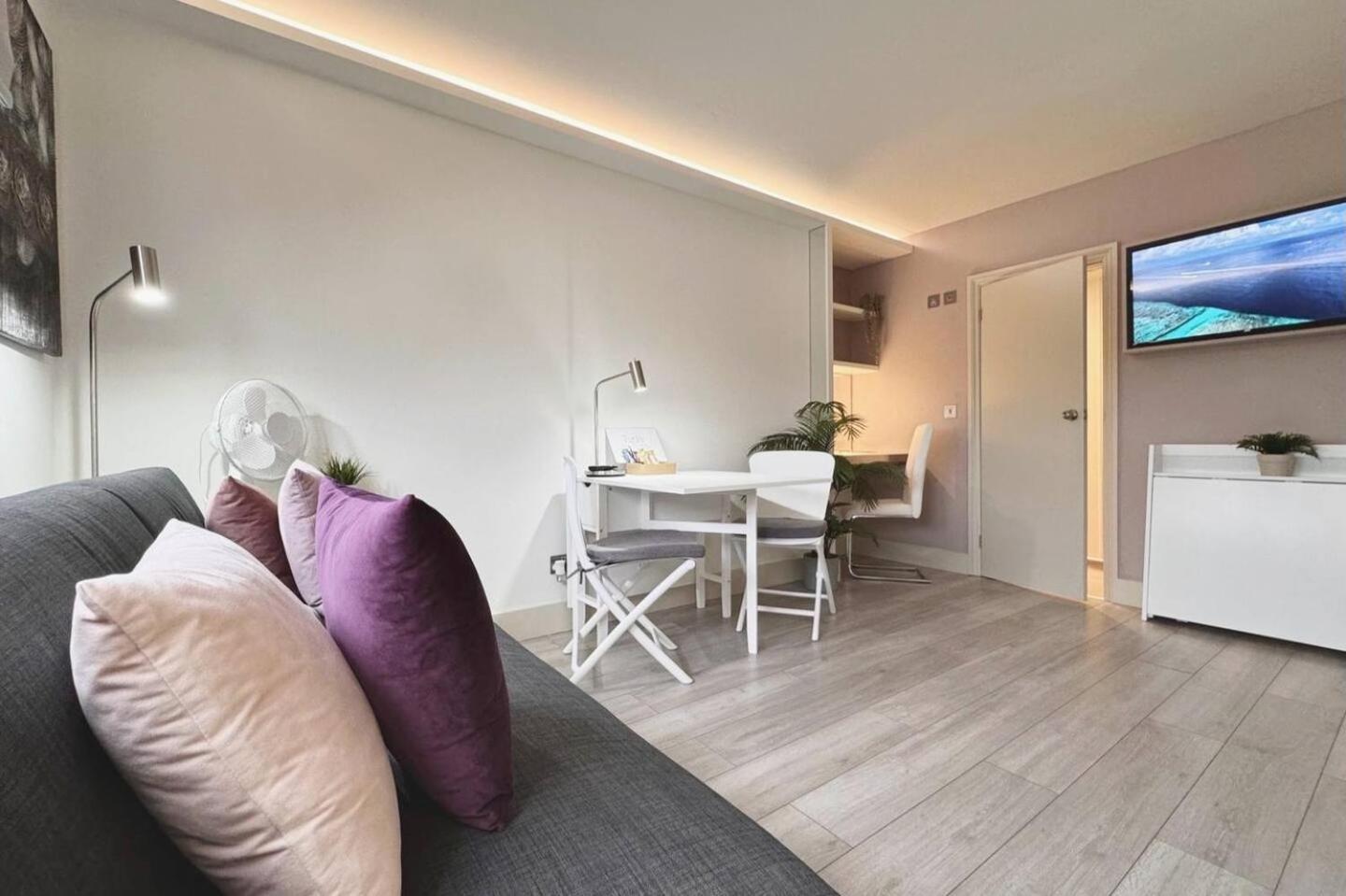 Apt 12 Luxury Living Chic Studio Steps From Beach برايتون المظهر الخارجي الصورة