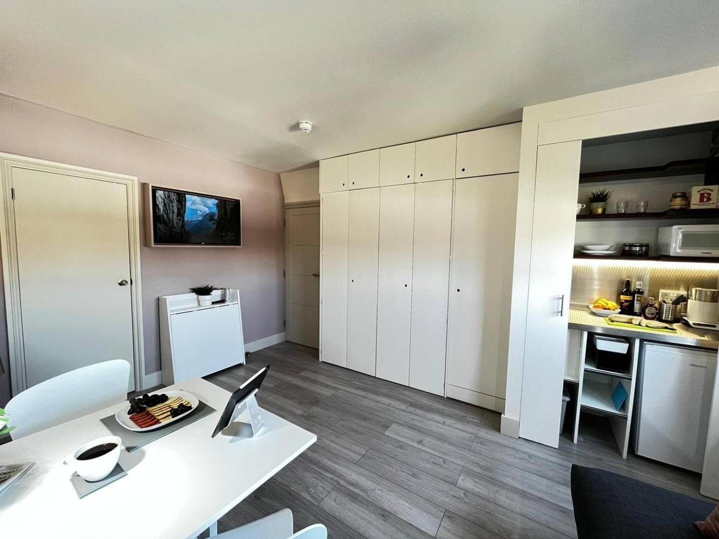 Apt 12 Luxury Living Chic Studio Steps From Beach برايتون المظهر الخارجي الصورة