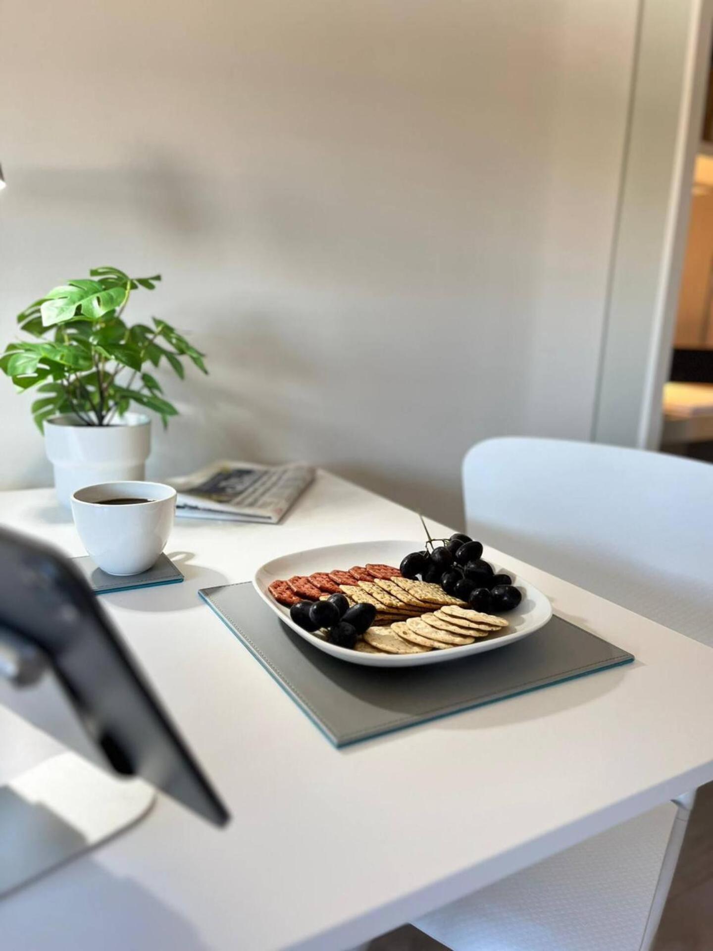 Apt 12 Luxury Living Chic Studio Steps From Beach برايتون المظهر الخارجي الصورة