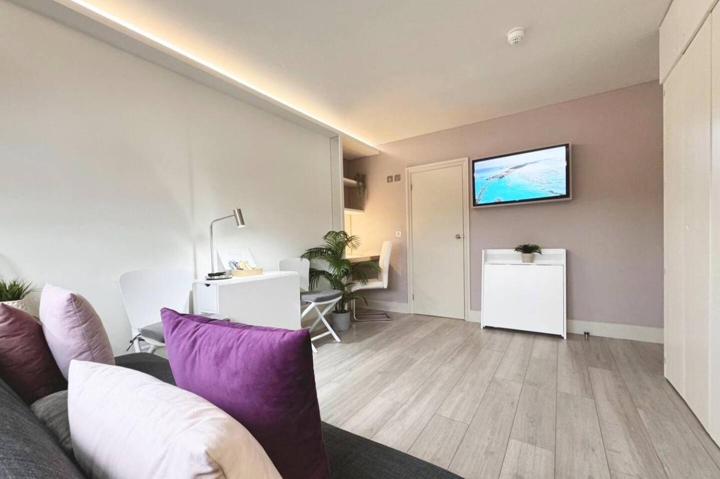 Apt 12 Luxury Living Chic Studio Steps From Beach برايتون المظهر الخارجي الصورة