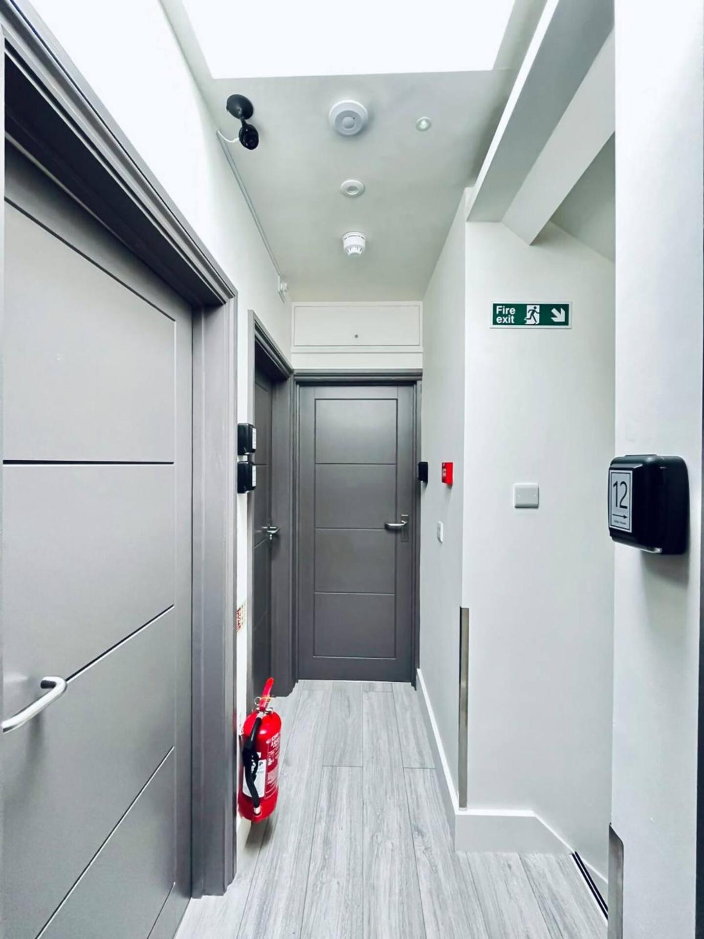 Apt 12 Luxury Living Chic Studio Steps From Beach برايتون المظهر الخارجي الصورة