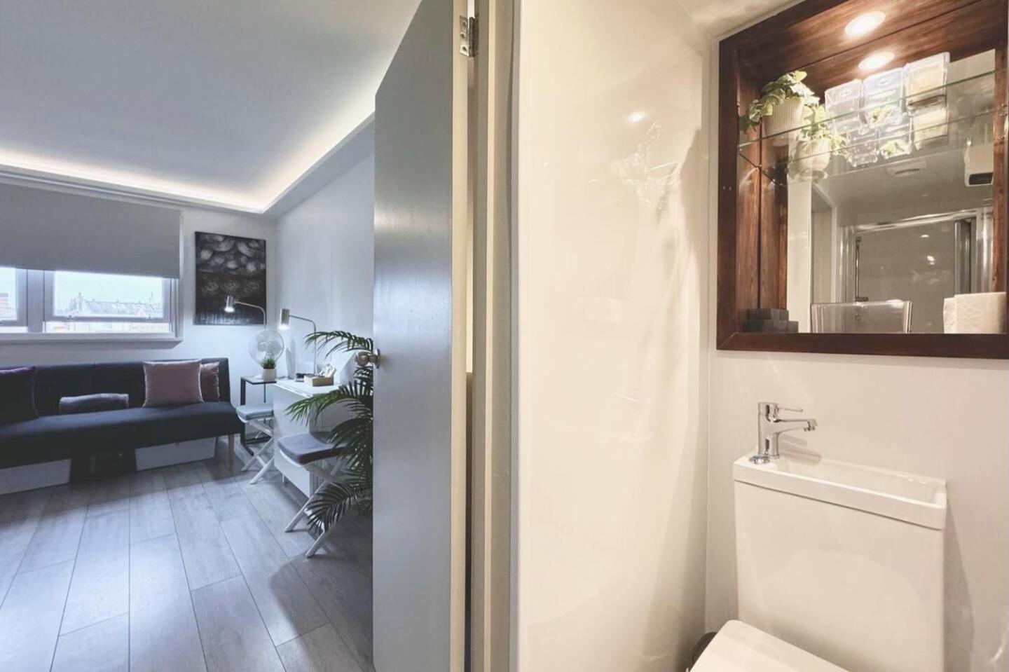 Apt 12 Luxury Living Chic Studio Steps From Beach برايتون المظهر الخارجي الصورة